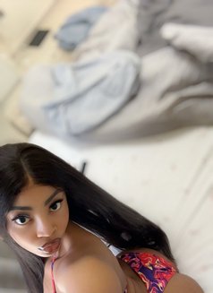 Cherie - escort in Dubai Photo 3 of 5