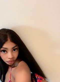 Cherie - escort in Dubai Photo 4 of 5
