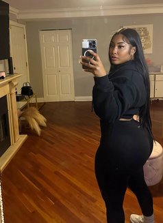 Cherry - puta in Erbil Photo 1 of 5