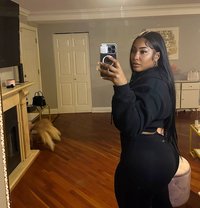 Cherry - escort in Erbil Photo 1 of 5