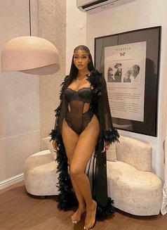 Cherry - escort in Dubai Photo 1 of 8