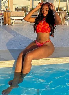 Cherry - escort in Dubai Photo 3 of 8