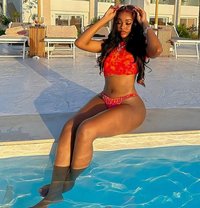 Cherry - escort in Dubai Photo 3 of 8