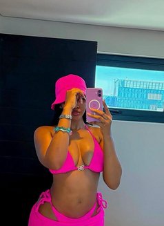 Cherry - escort in Dubai Photo 7 of 8