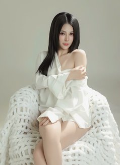 Cherry - escort in Bangkok Photo 5 of 8