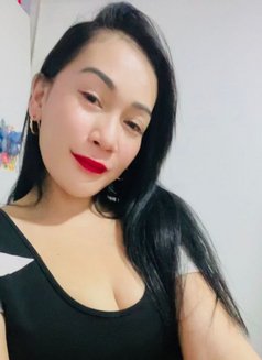 Cherry - escort in Dubai Photo 2 of 3