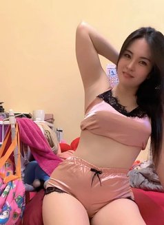 Cherry - escort in Muscat Photo 4 of 5