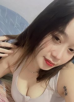 Cherry - escort in Muscat Photo 1 of 6