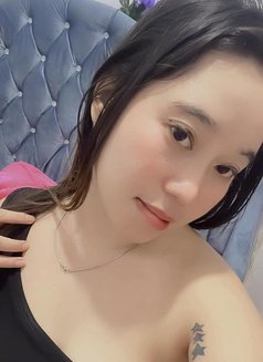 Cherry - escort in Muscat Photo 3 of 6