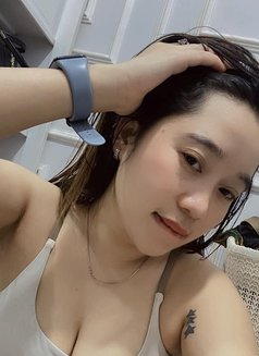 Cherry - escort in Muscat Photo 5 of 6