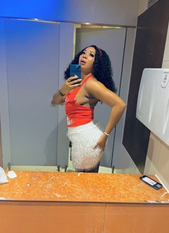 Cherry - escort in Dubai Photo 1 of 3