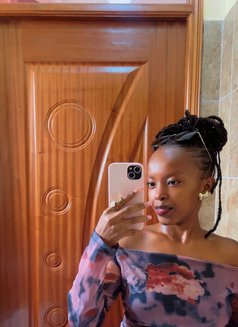 Cherry - escort in Nairobi Photo 2 of 2