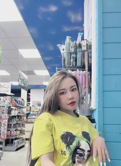 Cherry - escort in Abu Dhabi Photo 3 of 7