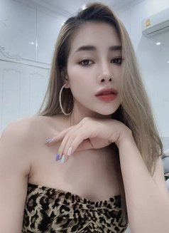 Cherry - escort in Dubai Photo 1 of 8