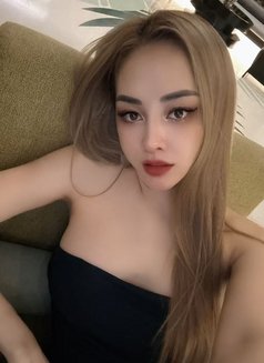 Cherry - escort in Dubai Photo 5 of 8