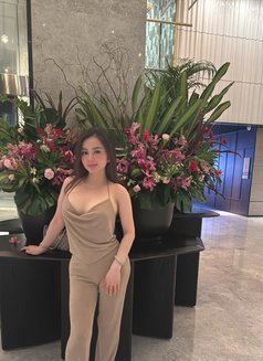 Cherry - escort in Singapore Photo 19 of 20