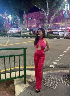 cherry - escort in Singapore Photo 4 of 4