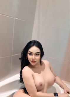 Cherry Vip Private Room - Transsexual escort in Abu Dhabi Photo 21 of 23