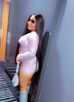 Cherry - escort in Manila Photo 5 of 6