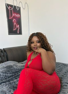 Chery - escort in Beirut Photo 2 of 5