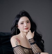 Chery sex and massage nuru - puta in Al Manama Photo 2 of 6