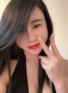 Chery - puta in Berlin Photo 4 of 5