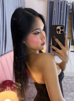 Chescake - Transsexual escort in Manila Photo 2 of 14