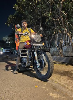 Chetan - Male escort in Mumbai Photo 2 of 5