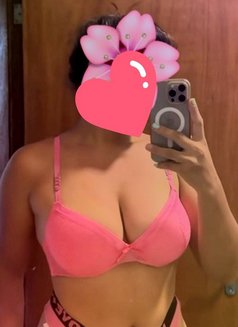 Chethika independent girl col 3 - puta in Colombo Photo 3 of 6