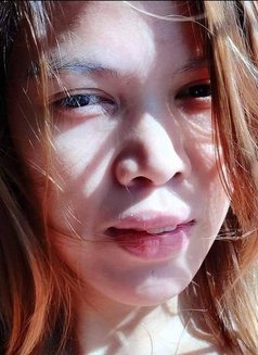 Chezka - escort in Singapore Photo 5 of 5