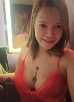 Chezka - escort in Singapore Photo 2 of 6