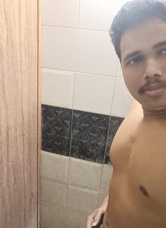 Chicku - Acompañantes masculino in Chennai Photo 6 of 6