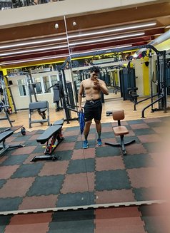 Chicku - Acompañantes masculino in Chennai Photo 3 of 8