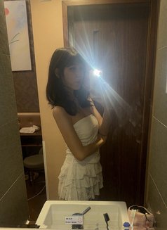 Chiffon - Transsexual escort in Hong Kong Photo 18 of 21