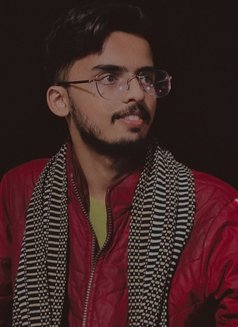 Chiku - Male escort in Mumbai Photo 3 of 6