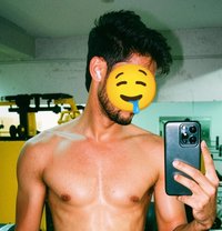 Chiku - Acompañantes masculino in New Delhi