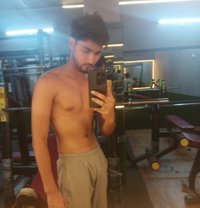 Chiku - Acompañantes masculino in New Delhi