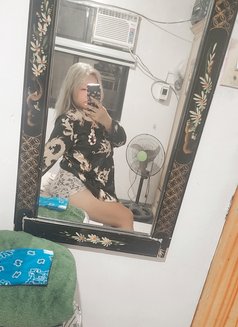 yang - escort in Manila Photo 5 of 8