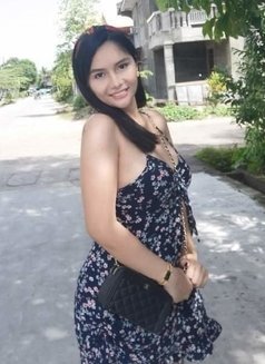 Chinjoy - escort in Manila Photo 3 of 7