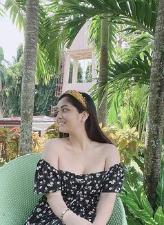 Chinjoy - escort in Manila Photo 3 of 4