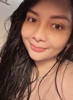 Chinjoy - escort in Manila Photo 4 of 4