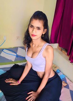 Chinnari - Acompañantes transexual in Hyderabad Photo 2 of 2