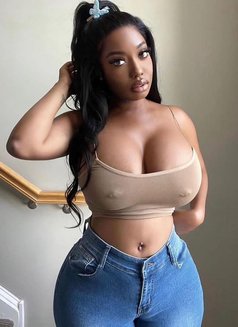 Chiommy - escort in Jeddah Photo 4 of 7