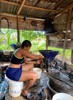 Chizzy - escort in Guangzhou Photo 2 of 3