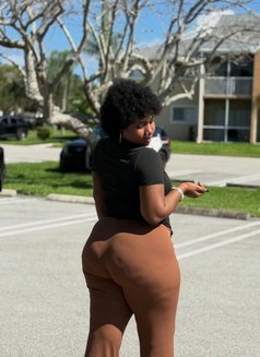 Chizzy - puta in Guangzhou Photo 2 of 4