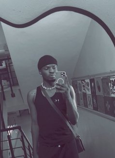 Chizzy - Masajista in Lagos, Nigeria Photo 5 of 8