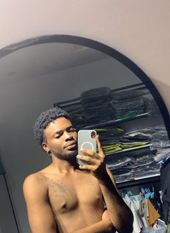 Chizzy - Masajista in Lagos, Nigeria Photo 6 of 8