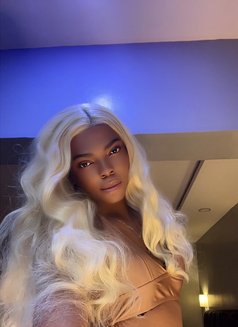 Chizzy - masseur in Lagos, Nigeria Photo 2 of 6