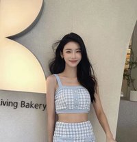 Chloe - escort in Shanghai Photo 5 of 6