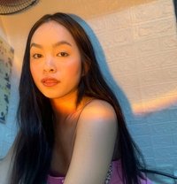 Chloé BigPinkishCock - Transsexual escort in Manila